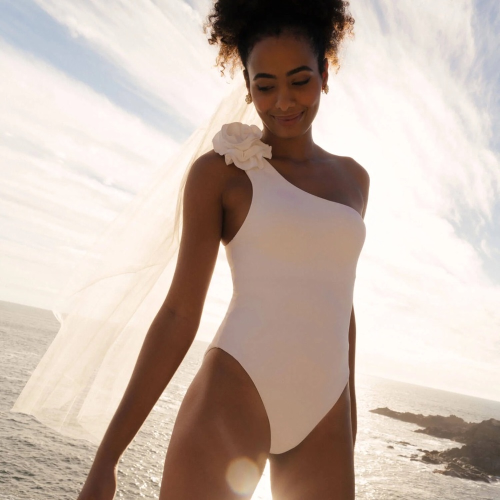 White One-Shoulder swimsuit with Floral Accent